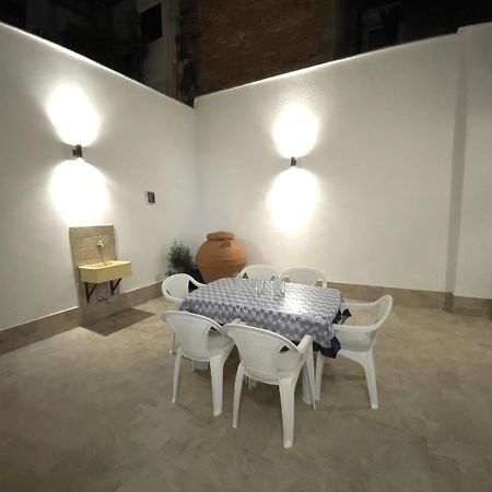 Terrazzo Garibaldi Holiday Home คาตาเนีย ภายนอก รูปภาพ