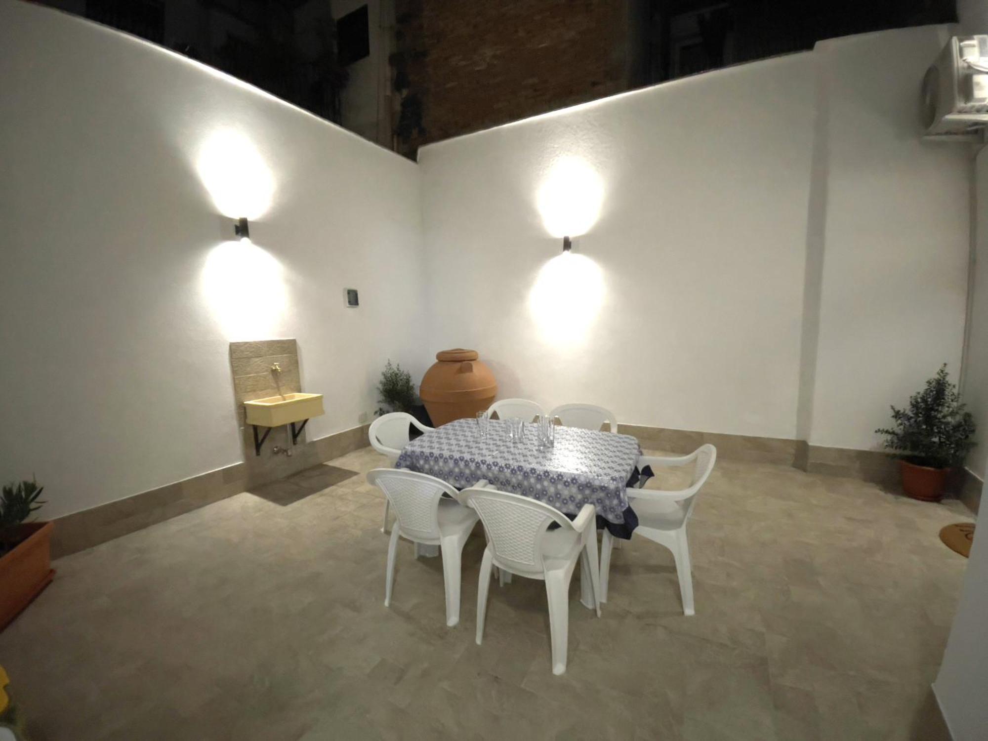 Terrazzo Garibaldi Holiday Home คาตาเนีย ภายนอก รูปภาพ